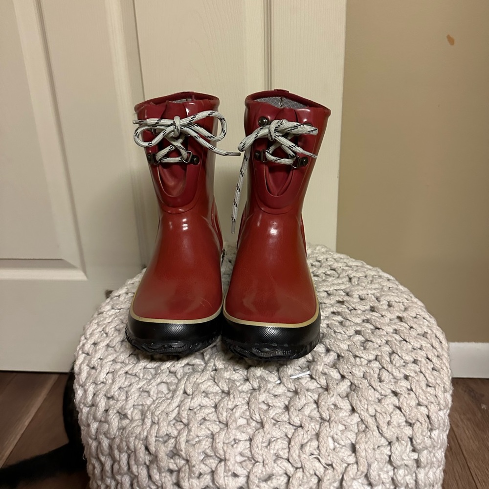 Red Bogs women’s 7